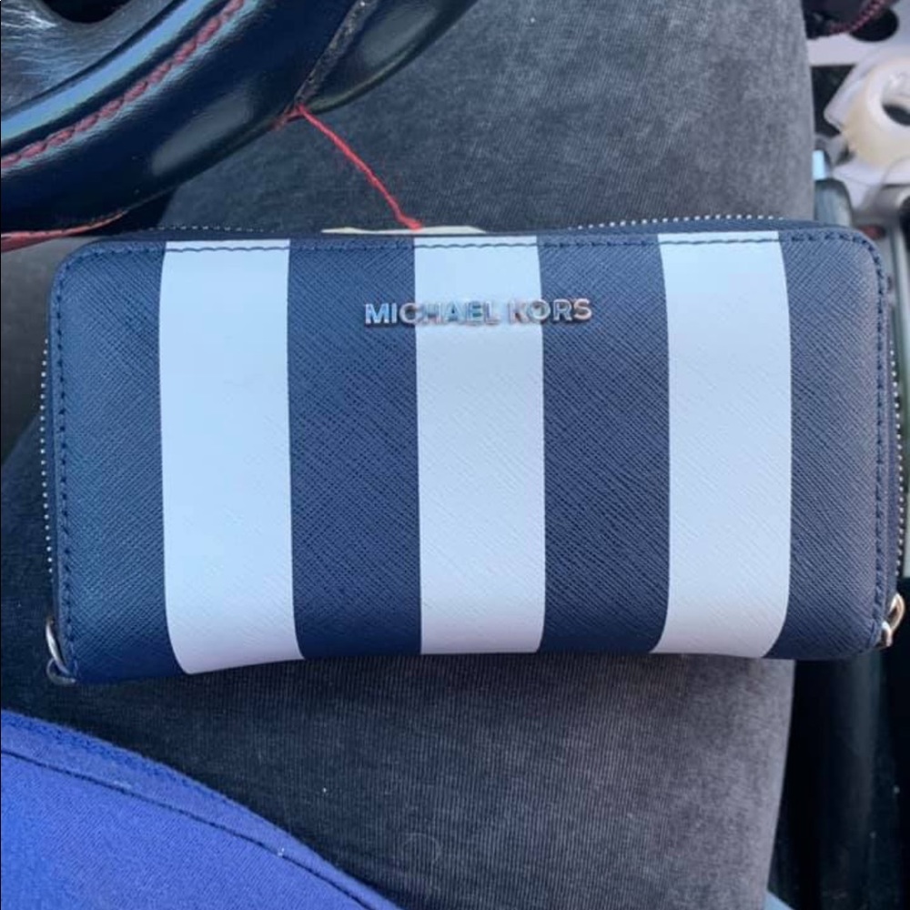 Micheal kors wallet
